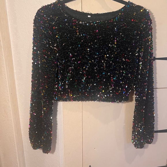 Sequin cropped long sleeve top-small - Picture 4 of 4